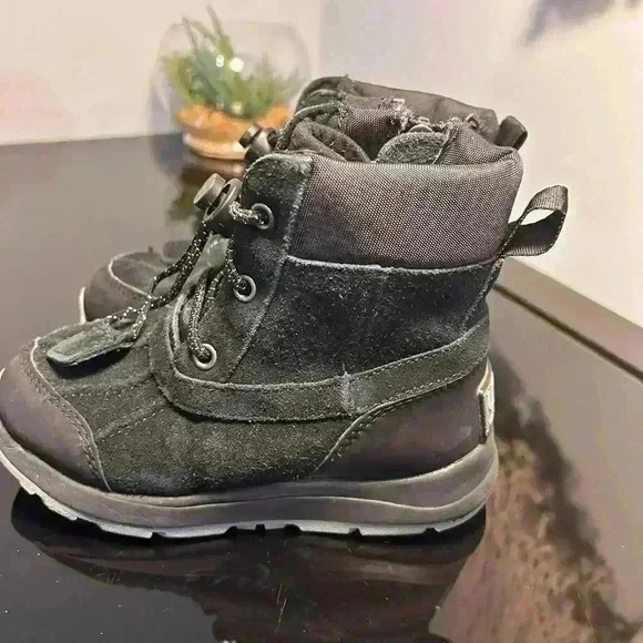 UGG KIDS Waterproof  Black Boots Insulated size 10 -Turlock Weather Model- - Picture 4 of 7